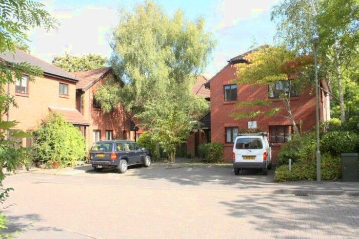 1 Bedroom Flat To Rent In St. Johns Mews, St. Johns, Woking, GU21