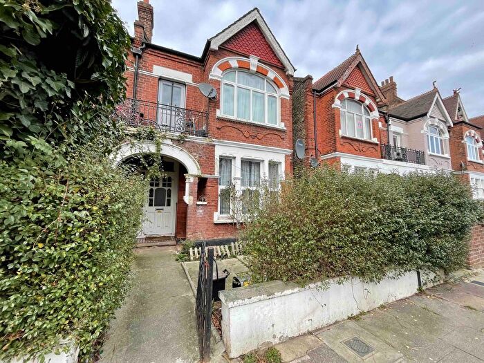 2 Bedroom Flat To Rent In Stanthorpe Road, London, SW16