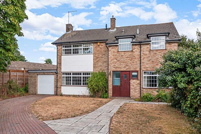 5 Bedroom Detached House For Sale In Lulworth Avenue, Goffs Oak, EN7