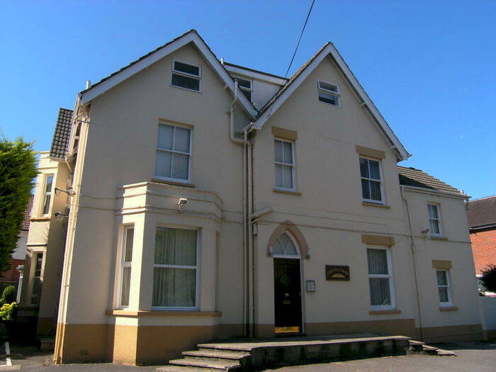 1 Bedroom Apartment To Rent In Cresent Road, Bournemouth, BH2