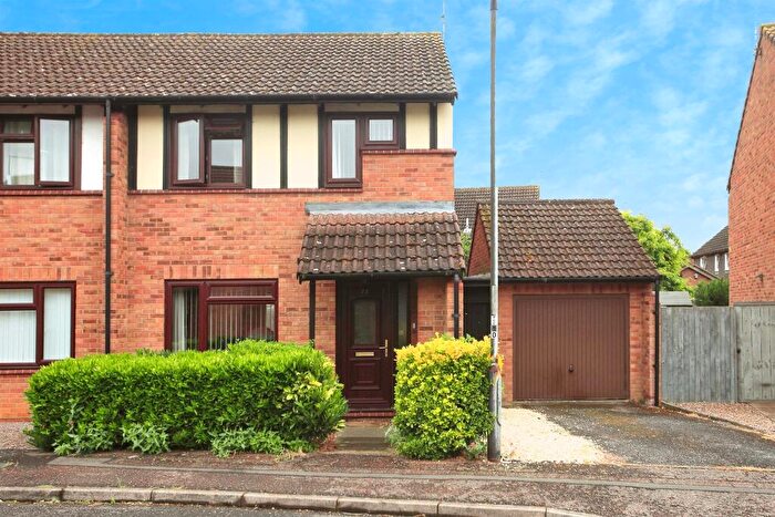 3 Bedroom Semi-Detached House For Sale In Woodhall Rise, Peterborough, PE4