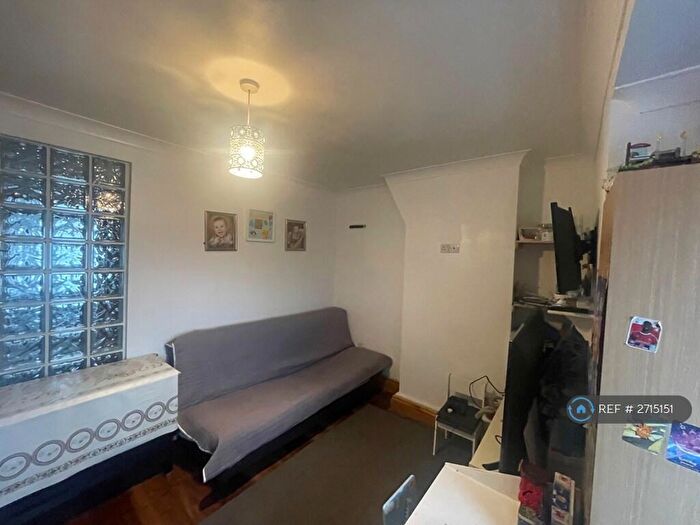 1 Bedroom Flat To Rent In Chingford Mount Road, London, E4