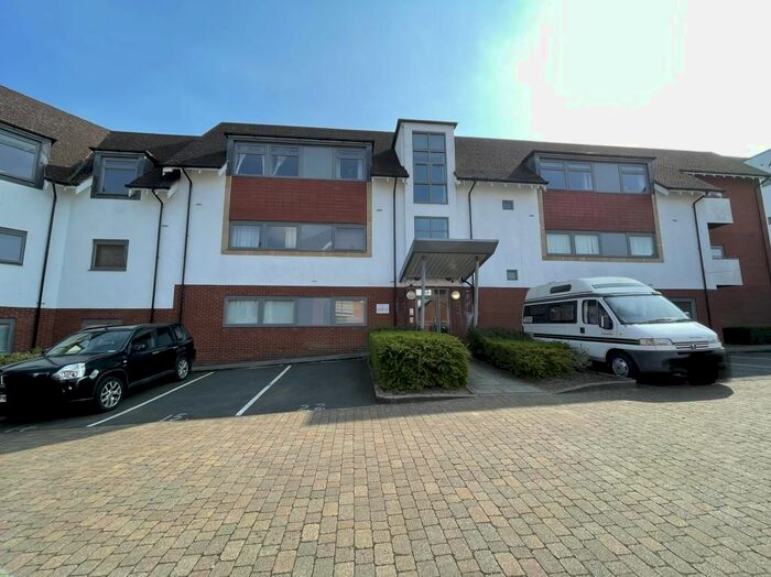2 Bedroom Flat To Rent In Middlepark Drive, Northfield, Birmingham, B31