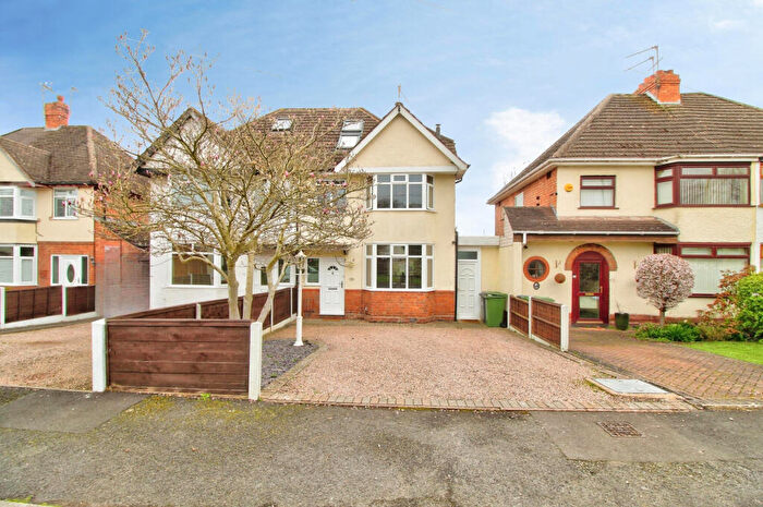 3 Bedroom Semi Detached House For Sale In Avill Grove, Kidderminster, DY11