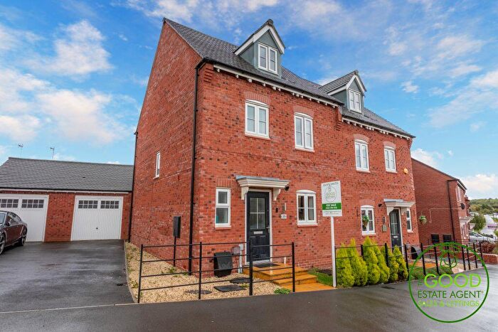 3 Bedroom Semi-Detached House For Sale In Stirling Road, Woodville, DE11