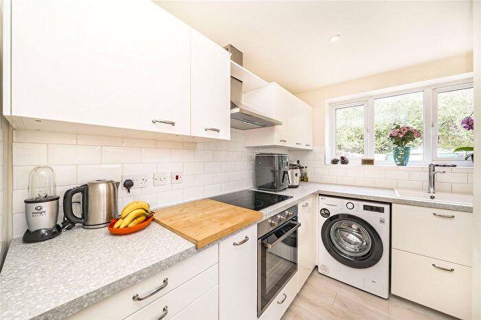 2 Bedroom Maisonette For Sale In Tunnel Avenue, Greenwich, London, SE10