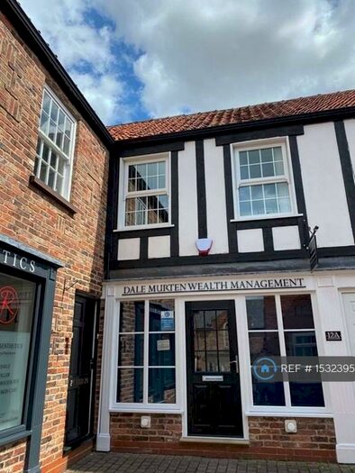 2 Bedroom Flat To Rent In Market Place, Epworth, DN9