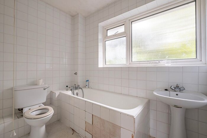 4 Bedroom Detached House For Sale In Martingales Close, Richmond, TW10