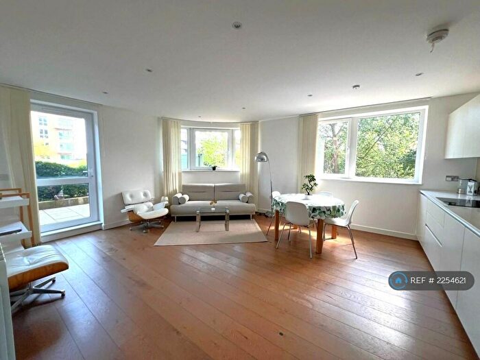 3 Bedroom Flat To Rent In Maltby House, London, SE3