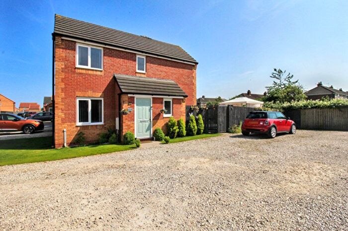 2 Bedroom Semi-Detached House For Sale In West Marsh Close, Grimsby, DN31