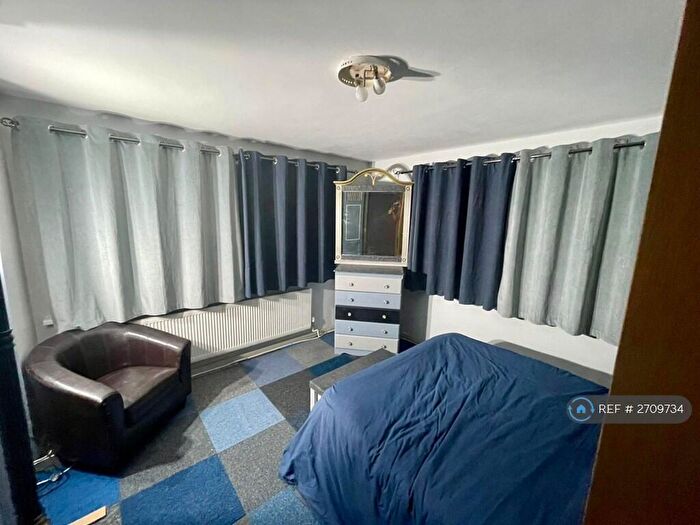 2 Bedroom Flat To Rent In Holmdene Court, Bournemouth, BH2