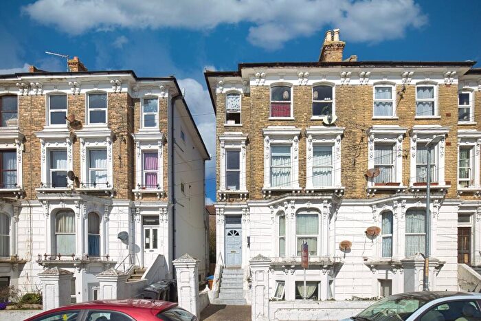 1 Bedroom Flat For Sale In Carlton Avenue, Ramsgate, CT11