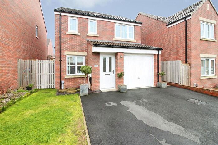 3 Bedroom Detached House For Sale In Bula Close, Kippax, Leeds, LS25