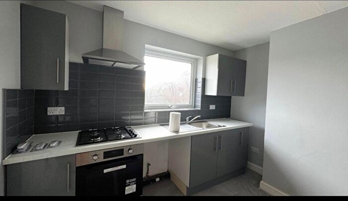 2 Bedroom Flat To Rent In Hazelmere Road, Northolt, UB5