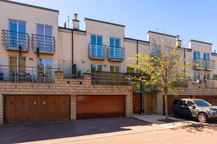 5 Bedroom Town House For Sale In Cavalry Park Drive, Edinburgh, EH15