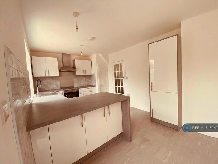 3 Bedroom Semi-Detached House To Rent In Iona Road, Corby, NN17