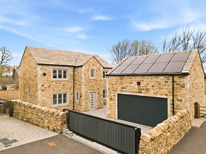 4 Bedroom Detached House For Sale In Loughber Croft, Barnoldswick, Lancashire, BB18