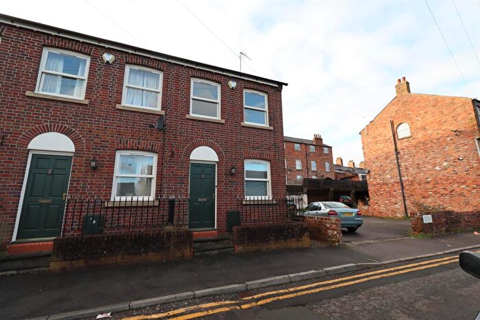 2 Bedroom House To Rent In Lowe Street, Macclesfield, SK11