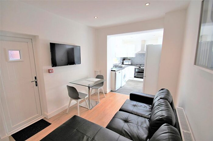 6 Bedroom Terraced House To Rent In Brailsford Road, Fallowfield, M14