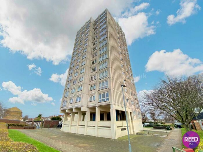 1 Bedroom Apartment To Rent In Salisbury Ave, Westcliff On Sea, SS0
