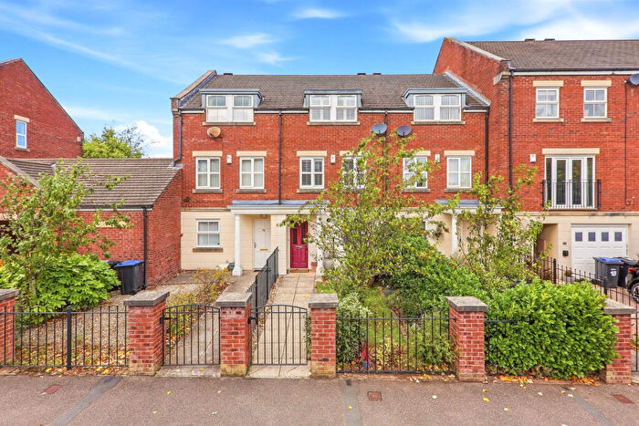 3 Bedroom Town House For Sale In Hutton Gate, Harrogate, HG2