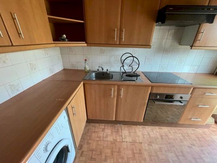 3 Bedroom Semi-Detached House To Rent In Hollybush Road, Luton, LU2