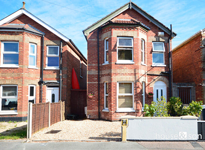 3 Bedroom Detached House For Sale In Leslie Road, Bournemouth, BH9