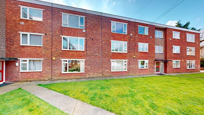 2 Bedroom Flat To Rent In Woodlands Grove, Isleworth, TW7