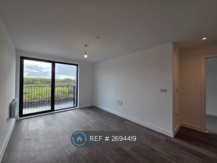 1 Bedroom Flat To Rent In Berkley Square, Salford, M5