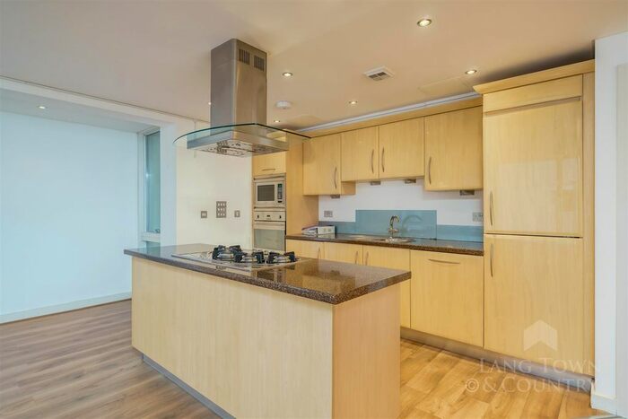 2 Bedroom Flat To Rent In Harbour Avenue, Plymouth, PL4