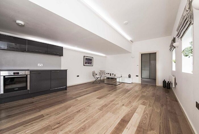 2 Bedroom Flat To Rent In North End Road, London, W14