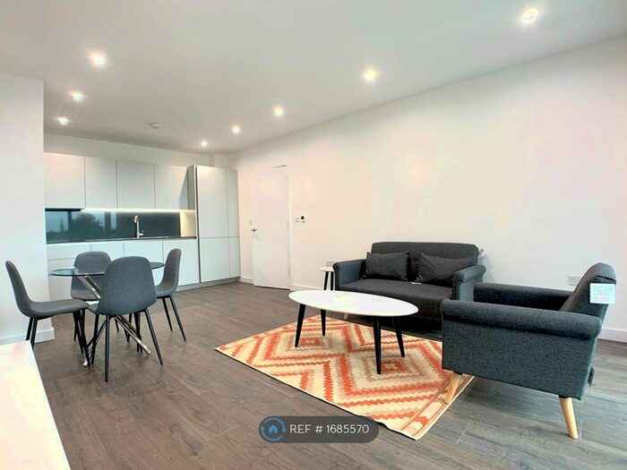 2 Bedroom Flat To Rent In Hartingtons Court, London, N4