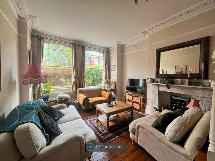 2 Bedroom Flat To Rent In Crockerton Road, London, SW17