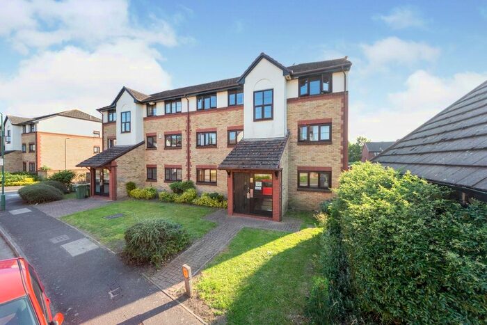 2 Bedroom Flat To Rent In Foxglove Way, Wallington, Surrey SM6