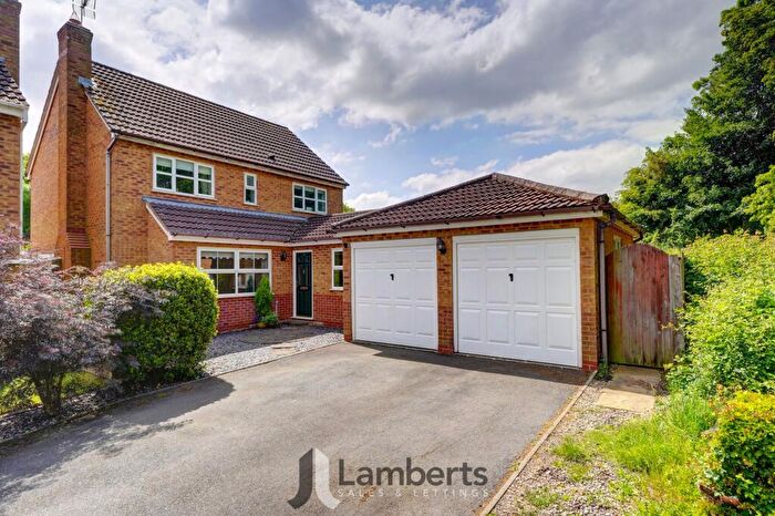 4 Bedroom Detached House For Sale In Johns Close, Studley, B80