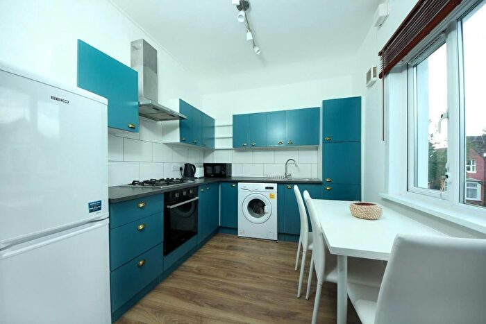 3 Bedroom Flat To Rent In Shakespeare Road, W7