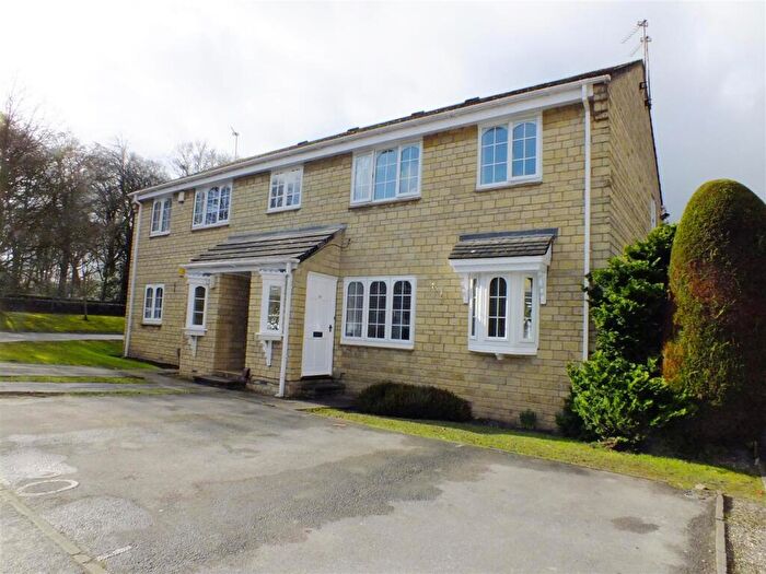 2 Bedroom Flat To Rent In Oakdene Vale, Shadwell, Leeds, LS17