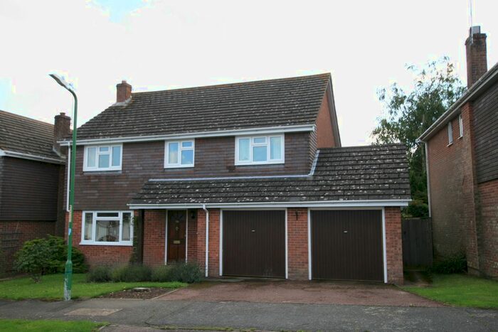 4 Bedroom Detached House To Rent In Mountbatten Way, Brabourne Lees, Ashford, Kent, TN25