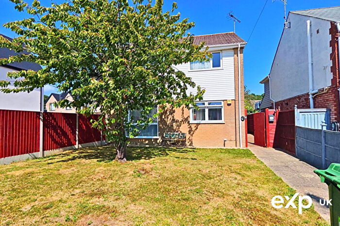 2 Bedroom Flat For Sale In Blandford Road, Poole, BH16