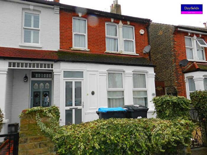 2 Bedroom Flat To Rent In First Avenue, London, EN1