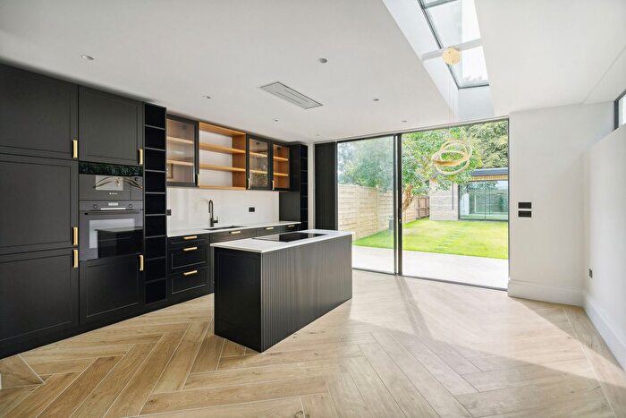 4 Bedroom End Of Terrace House To Rent In Kingsway, London, SW14