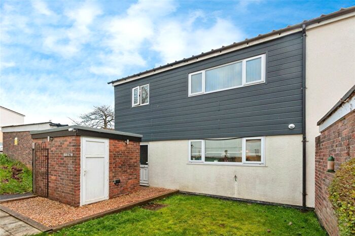 4 Bedroom End Terrace House For Sale In Kenilworth Road, Basingstoke, Hampshire, RG23