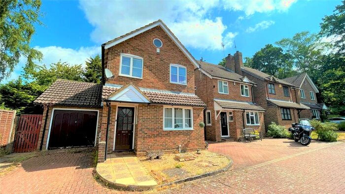 3 Bedroom Link Detached House To Rent In Cannon Close, College Town, Sandhurst, Berkshire, GU47