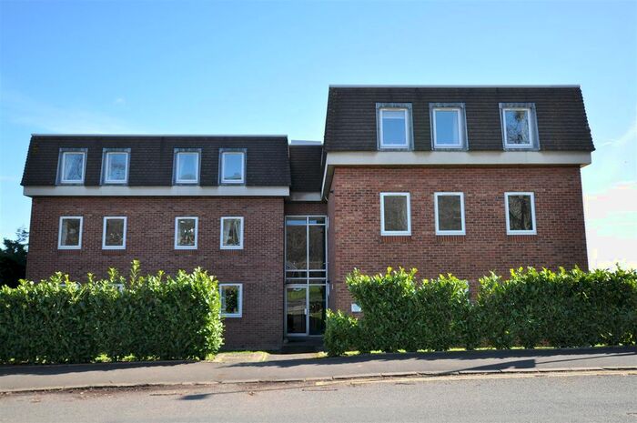 2 Bedroom Flat To Rent In St. Andrews Road, Malvern, WR14