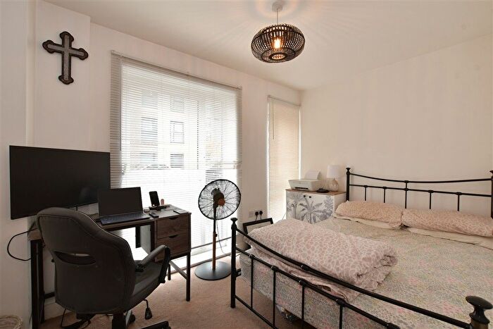 2 Bedroom Maisonette For Sale In Maxwell Road, Romford, Essex, RM7