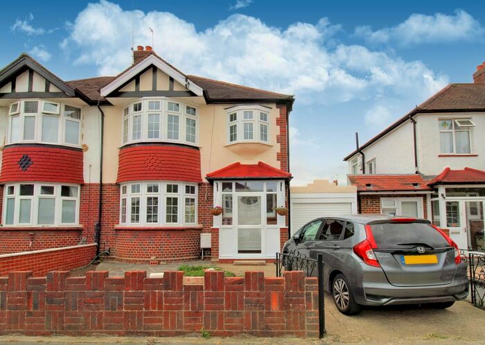 3 Bedroom Semi-Detached House To Rent In Hamilton Avenue, Surbiton, KT6