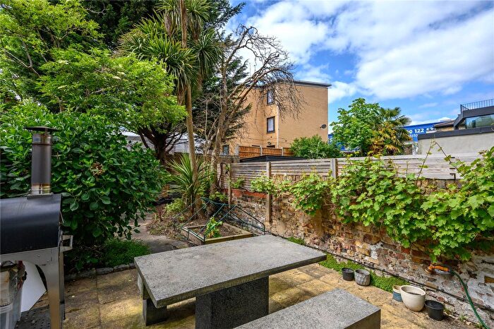 2 Bedroom Terraced House To Rent In Cropley Street, Islington, London, N1