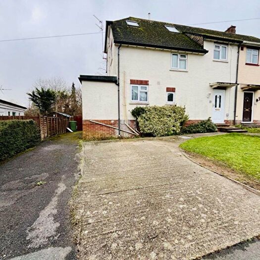 4 Bedroom Semi-Detached House To Rent In Dene Way Newbury, RG14