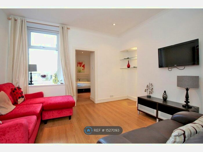 2 Bedroom Flat To Rent In Ground Floor Right, Aberdeen, AB10