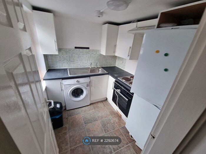 2 Bedroom Flat To Rent In Stockport Road, Denton, Manchester, M34